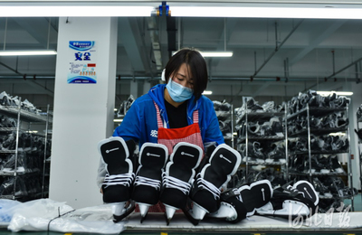 河北张家口 冰雪产业落地生根，户外用品销售迎发展新机